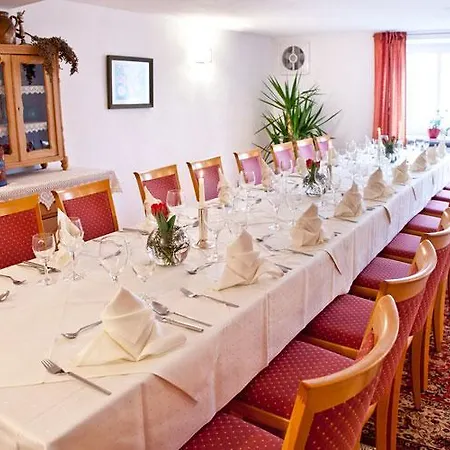 ホテル Wirtshaus Am Schloss *
