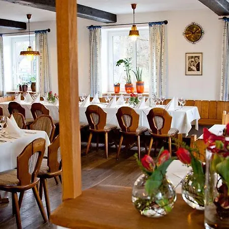 Wirtshaus Am Schloss ホテル *
